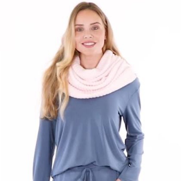 Softies Circle Scarf marshmallow heather spring lake/Infinity scarf - NWT - Picture 9 of 11